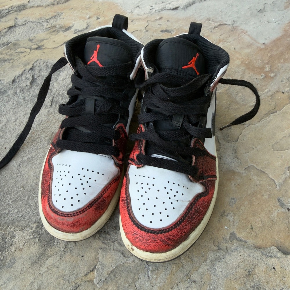 Nike Air Jordan Retro 1 Mid SE GS Toddler Shoes Size 13C Black Infrared